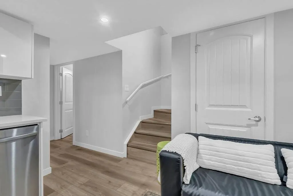 Modernsuite*Nearairport*2Queens*2Bedroom*Fullkitchen Edmonton